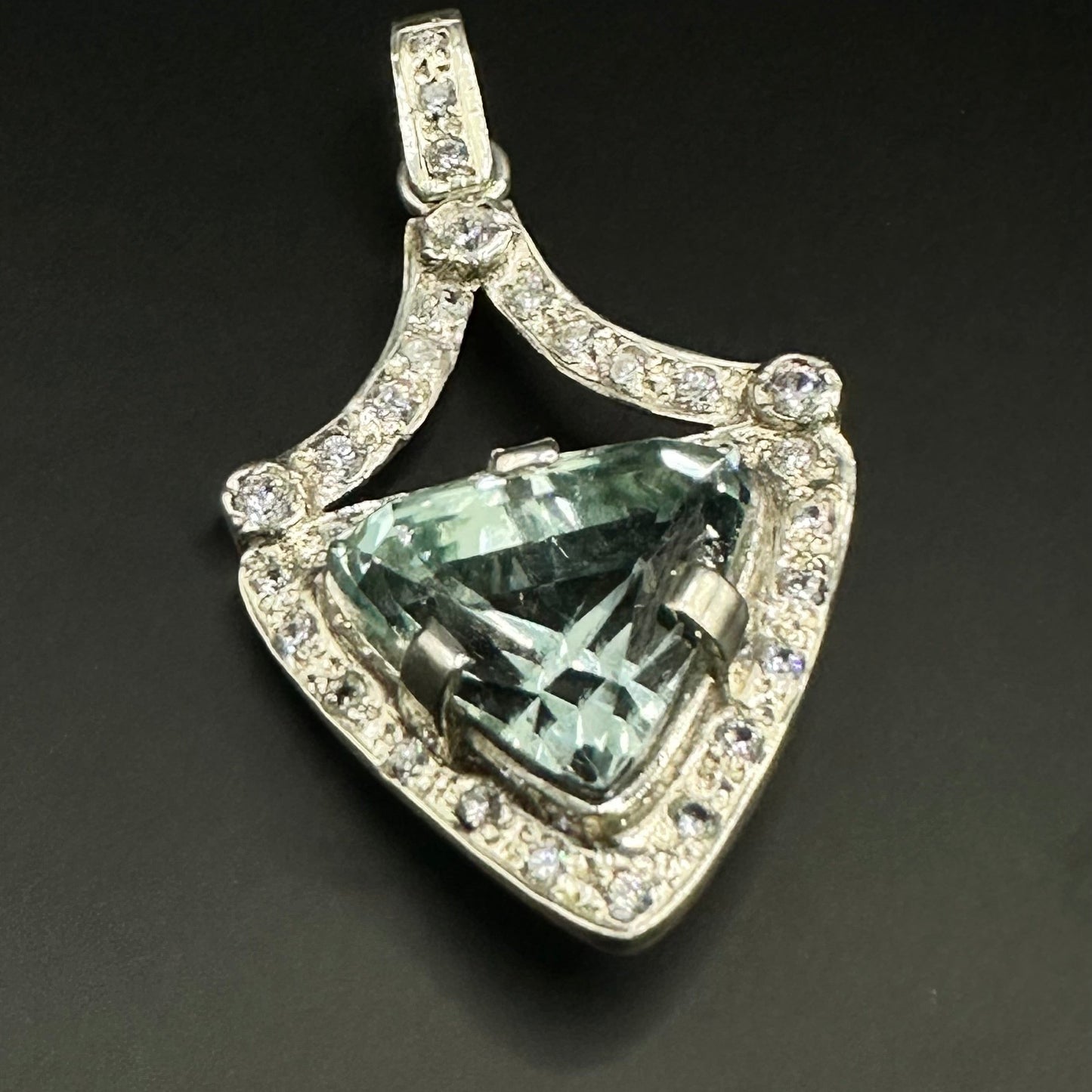 Beautiful pendent silver sterling original stone