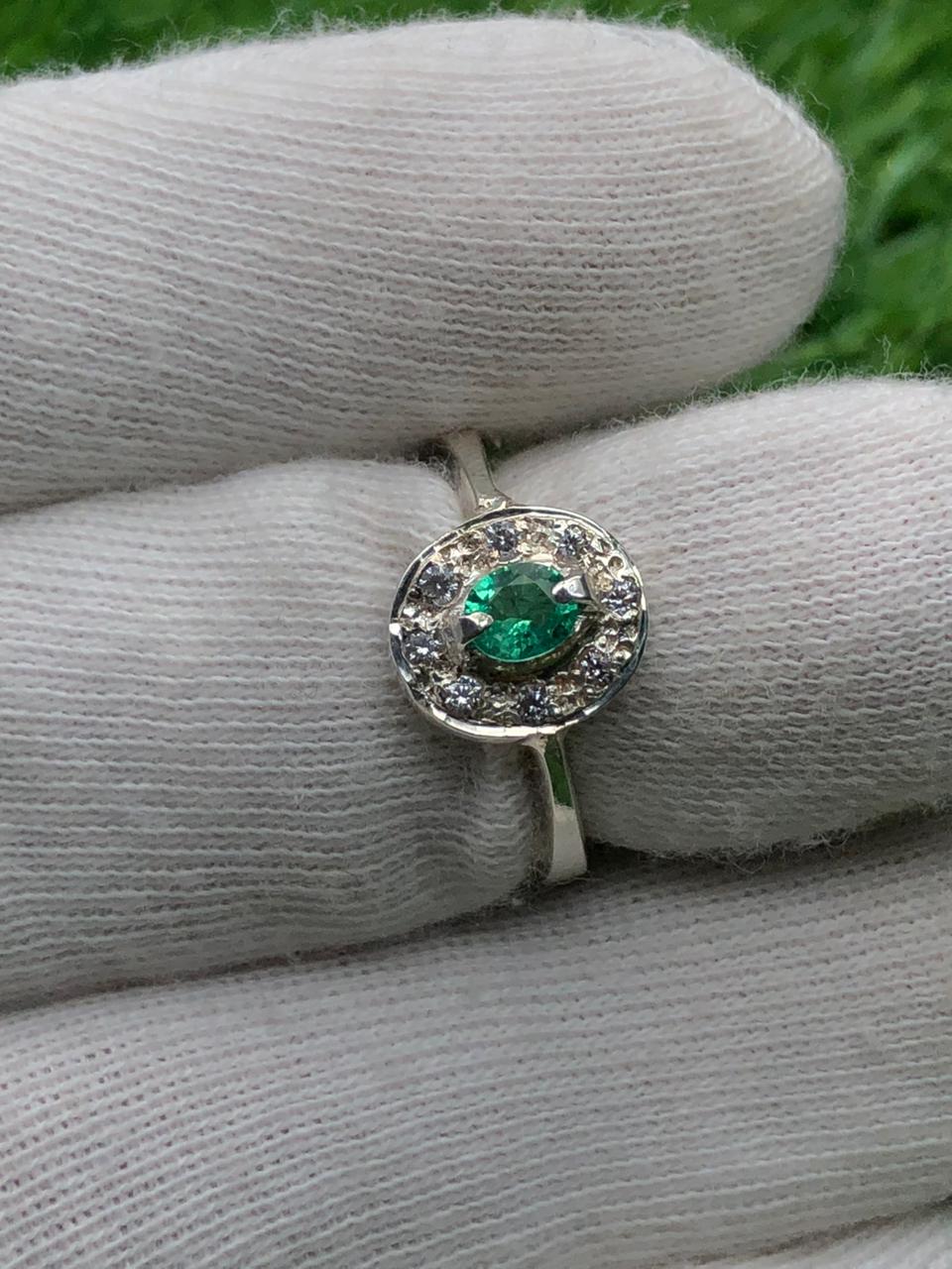 แหวนมรกตธรรมชาติ Panjshir ตัดทรงรี ประดับด้วย Moissanite หลายเม็ด แหวนมรกตแท้ 92.5 เงินสเตอร์ลิง สำหรับของขวัญวันเกิดครบรอบแต่งงานของผู้หญิง