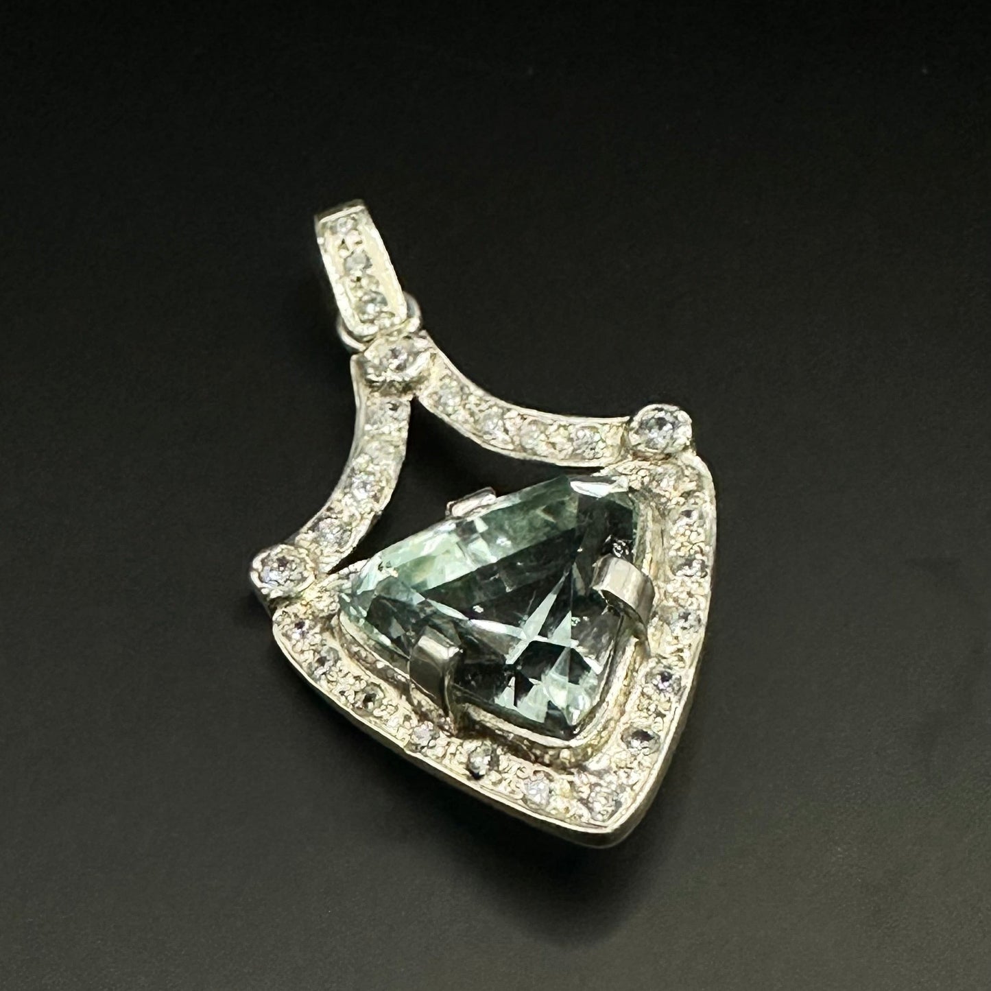 Beautiful pendent silver sterling original stone