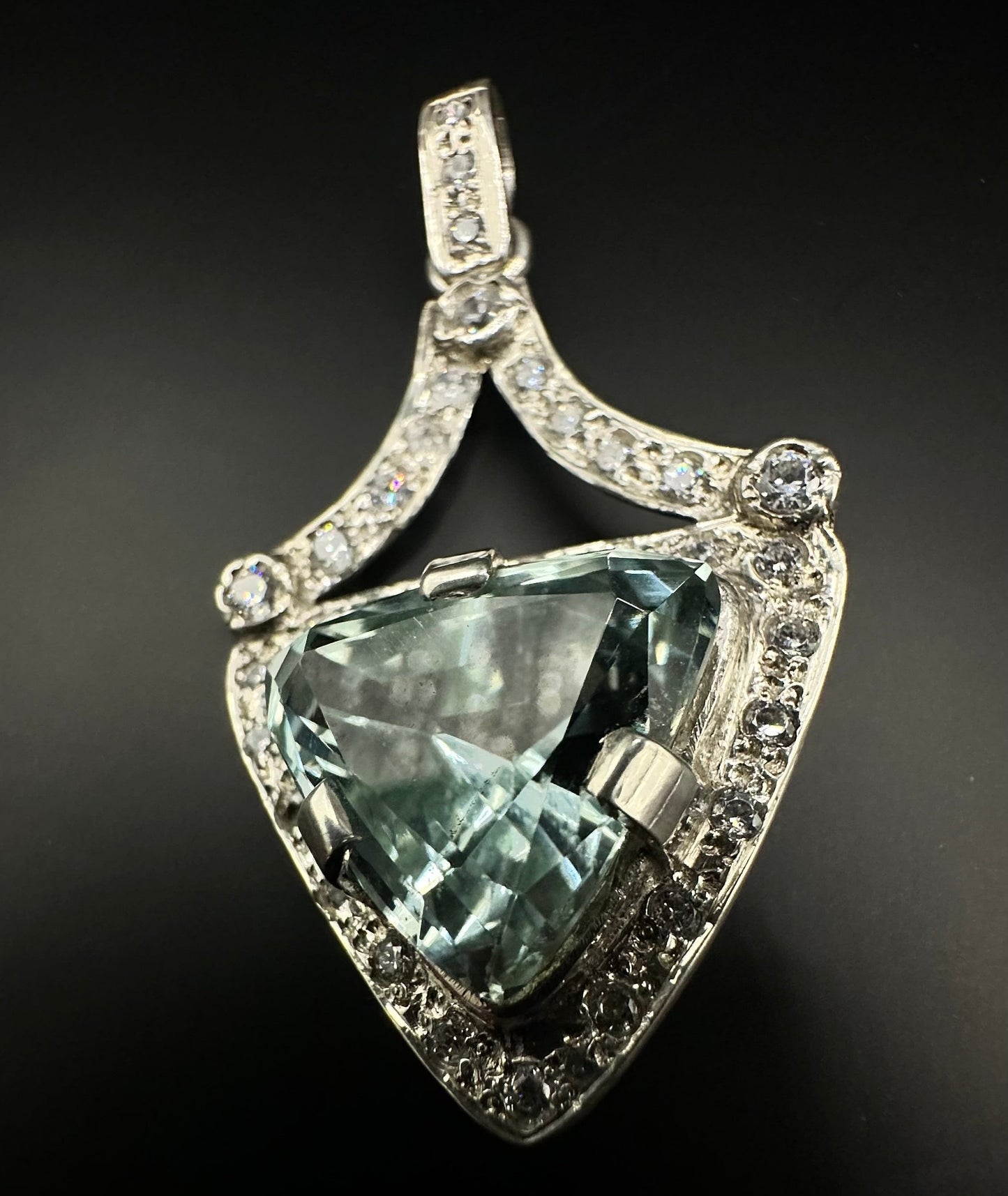 Beautiful pendent silver sterling original stone