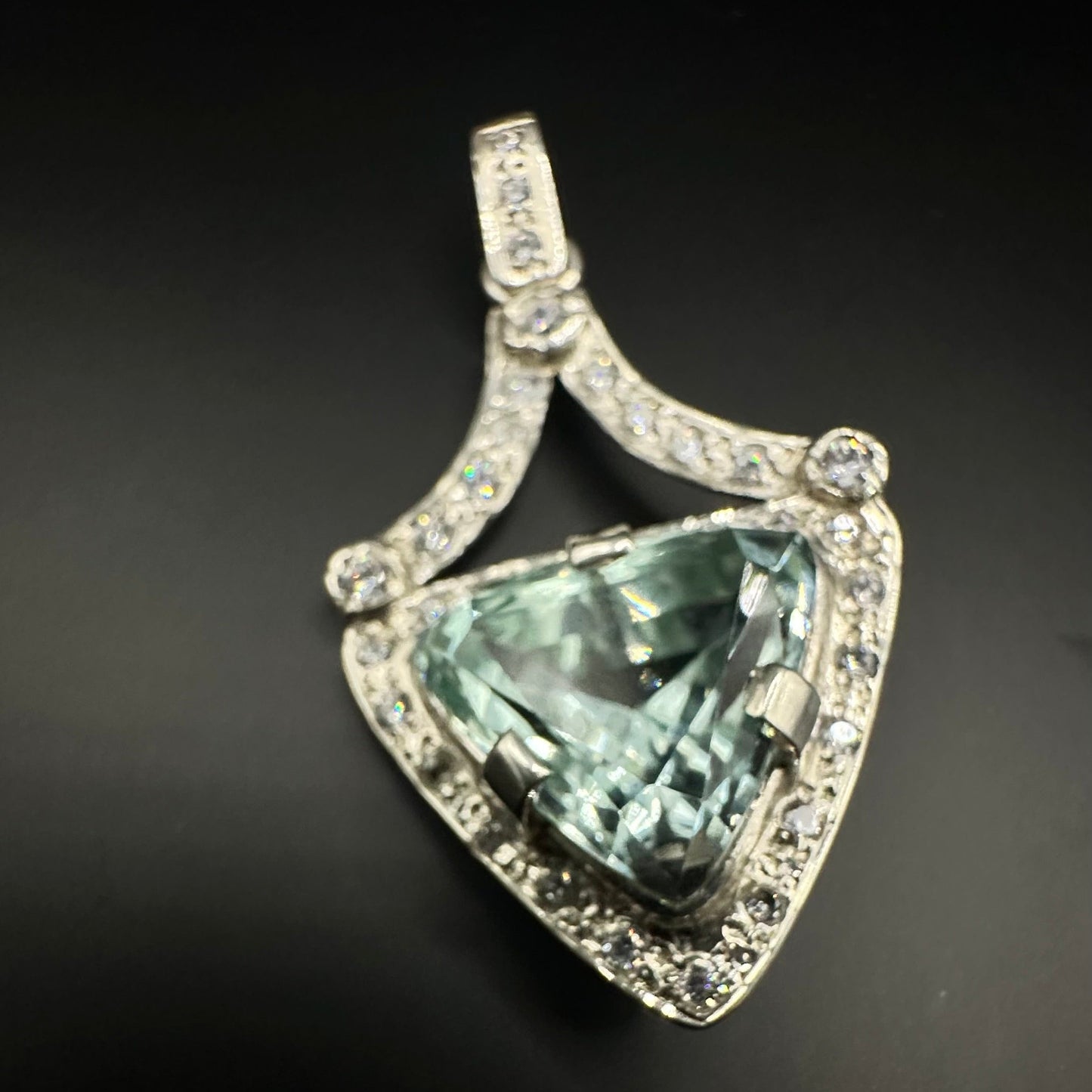 Beautiful pendent silver sterling original stone