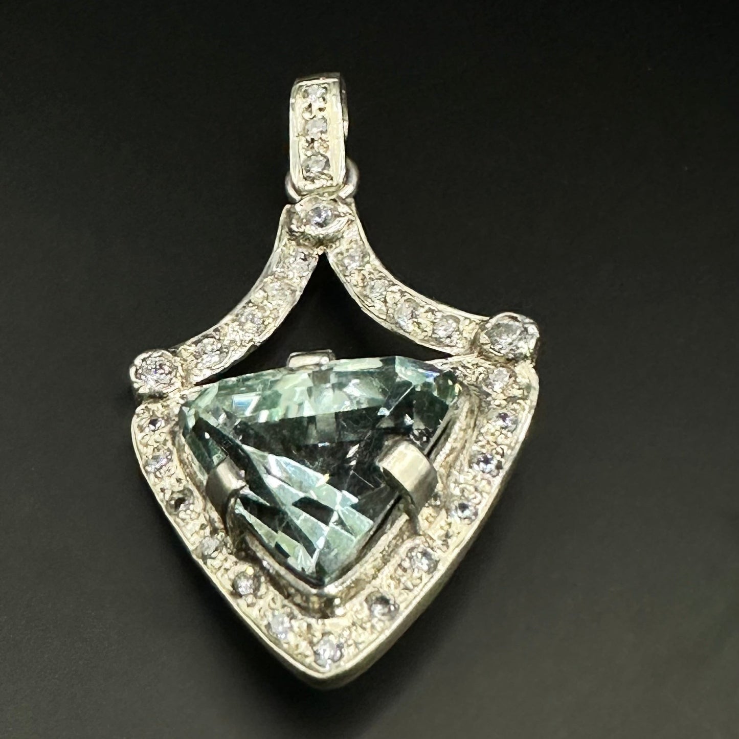Beautiful pendent silver sterling original stone