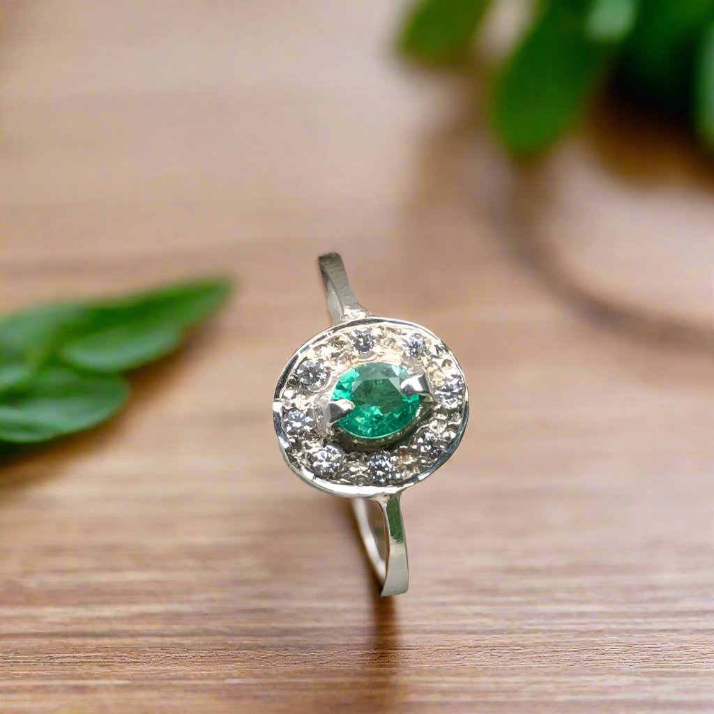 แหวนมรกตธรรมชาติ Panjshir ตัดทรงรี ประดับด้วย Moissanite หลายเม็ด แหวนมรกตแท้ 92.5 เงินสเตอร์ลิง สำหรับของขวัญวันเกิดครบรอบแต่งงานของผู้หญิง