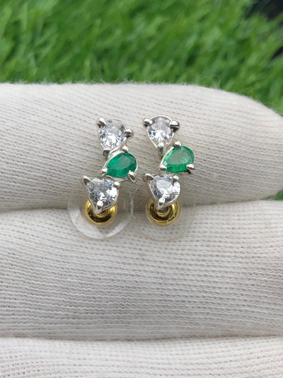 Beautiful Emerald Earring silver sterling 92.5 beautiful design