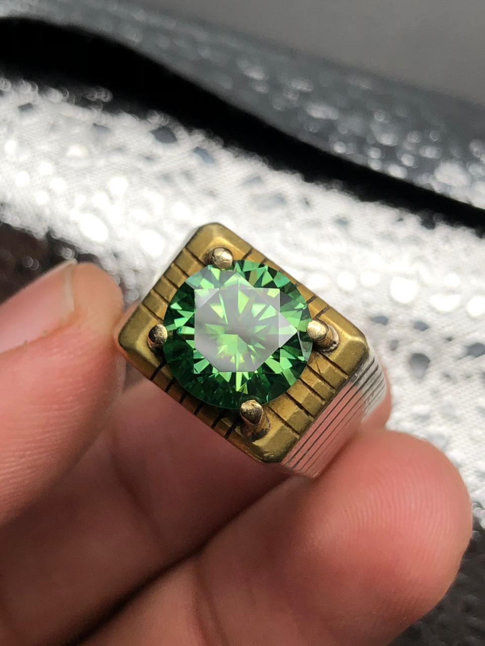 BEAUTIFUL MOSSNITE