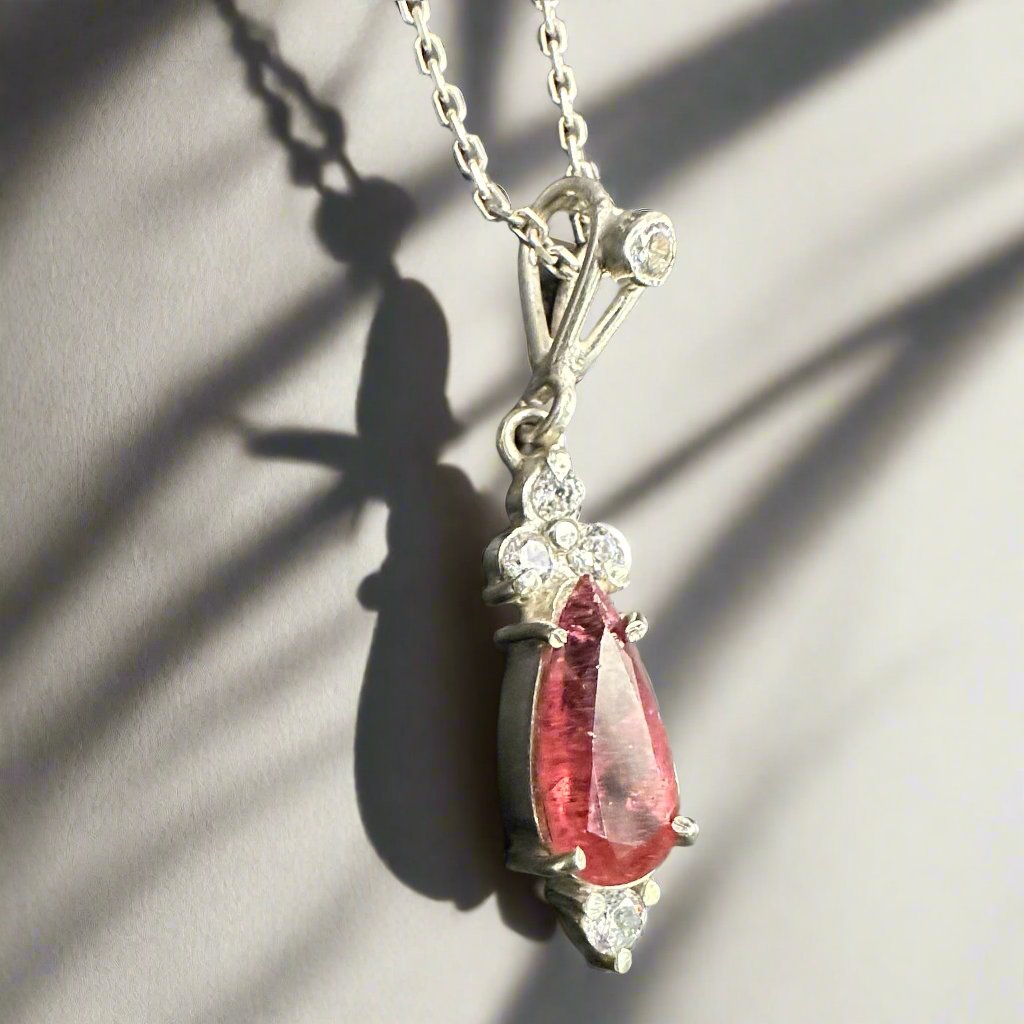 Silver sterling pendent with silver chain 100% original stone