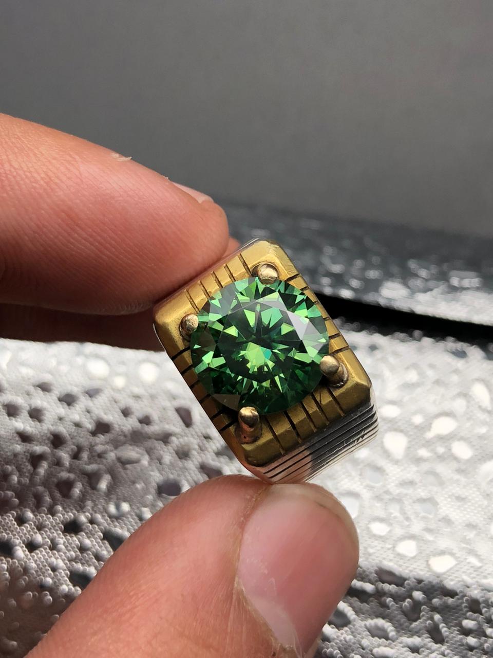 BEAUTIFUL MOSSNITE