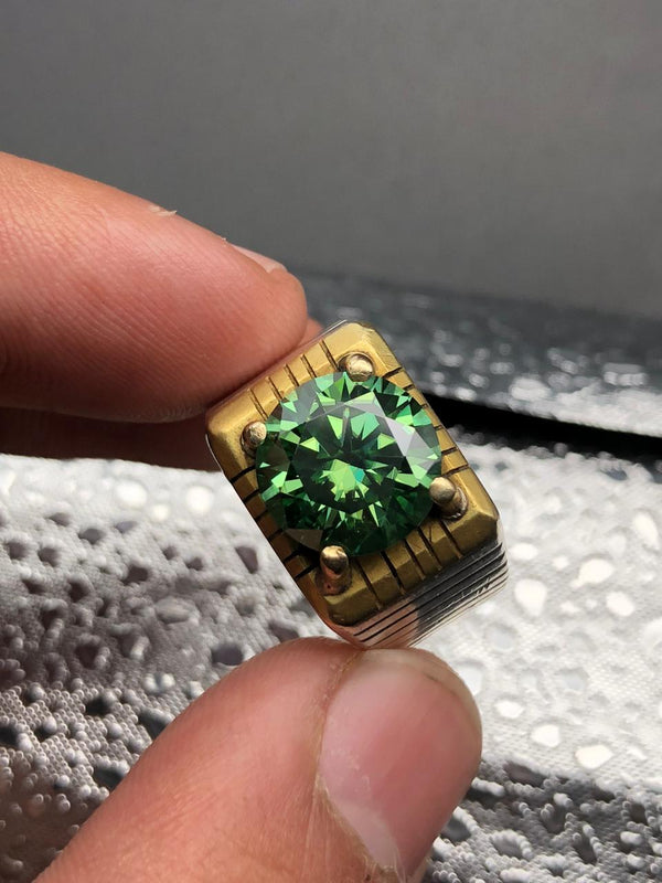 Beautiful mossonite ring